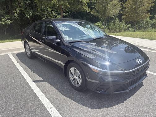 Black 2026 Hyundai ELANTRA SE