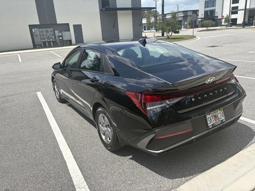 Black 2026 Hyundai ELANTRA SE