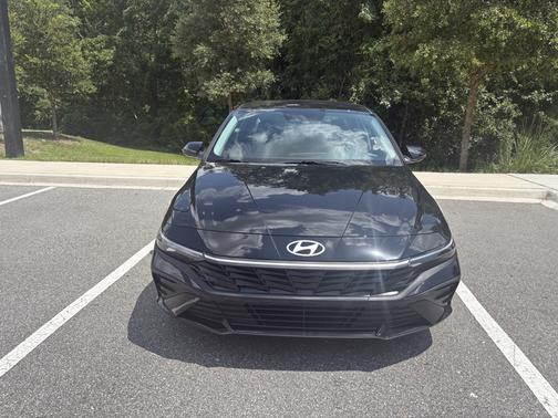 Black 2026 Hyundai ELANTRA SE