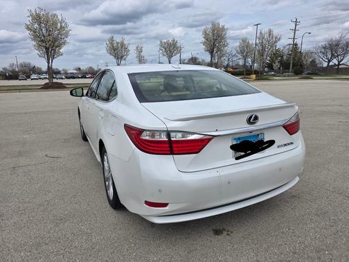 White 2013 Lexus ES 300h Base
