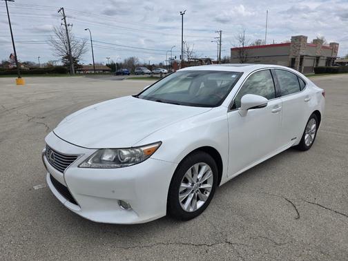 White 2013 Lexus ES 300h Base