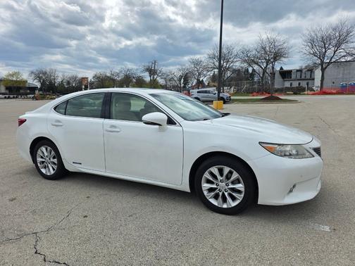 White 2013 Lexus ES 300h Base