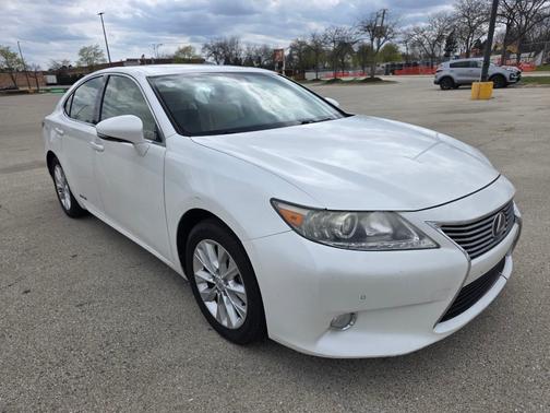 White 2013 Lexus ES 300h Base