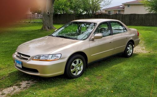 Gold 2000 Honda Accord SE