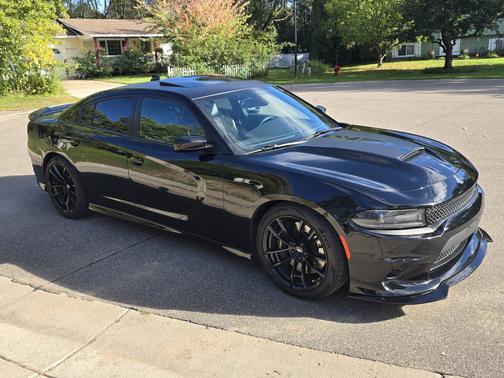 Black 2017 Dodge Charger R/T 392