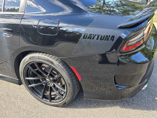 Black 2017 Dodge Charger R/T 392