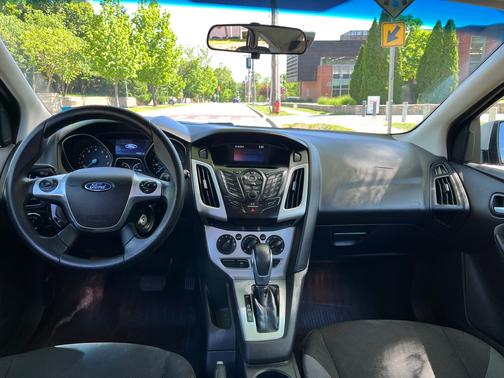 White 2014 Ford Focus SE