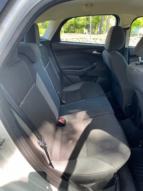 White 2014 Ford Focus SE