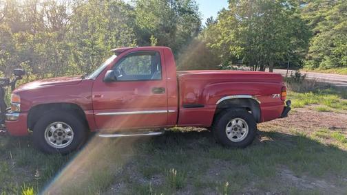 Red 2004 GMC Sierra 1500 SLE