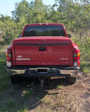 Red 2004 GMC Sierra 1500 SLE