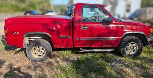 Red 2004 GMC Sierra 1500 SLE