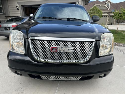 Black 2007 GMC Yukon XL Denali