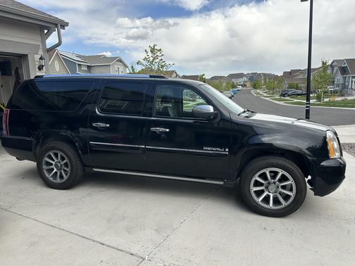Black 2007 GMC Yukon XL Denali