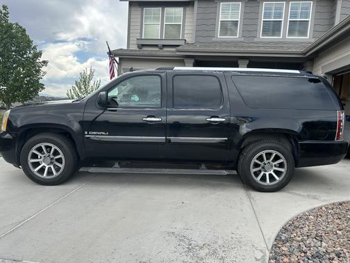 Black 2007 GMC Yukon XL Denali