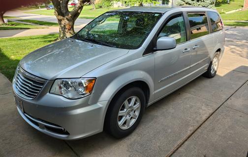 2012 Chrysler Town & Country Touring