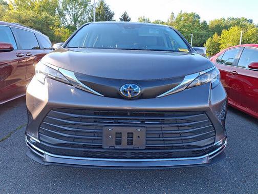2021 Toyota Sienna XLE 7 Passenger