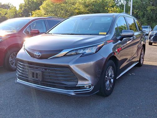 2021 Toyota Sienna XLE 7 Passenger