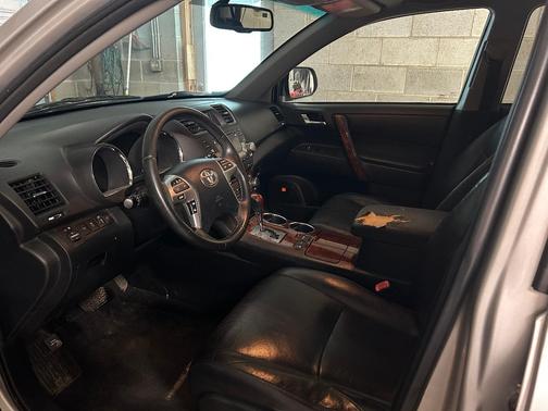 Silver 2012 Toyota Highlander Limited