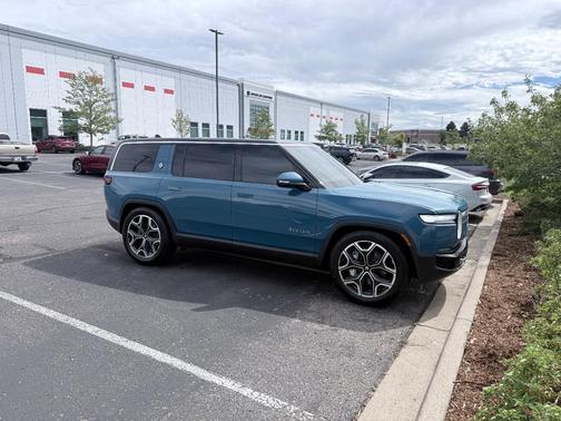 Blue 2025 Rivian R1S Adventure Dual-Motor Large Pack