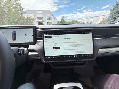 Blue 2025 Rivian R1S Adventure Dual-Motor Large Pack