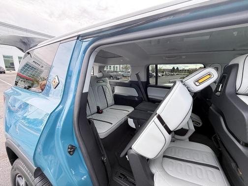Blue 2025 Rivian R1S Adventure Dual-Motor Large Pack