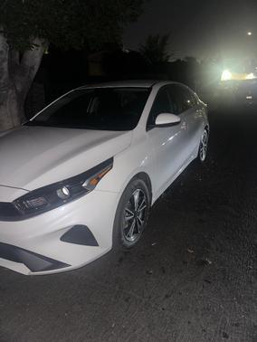 White 2023 Kia Forte LXS