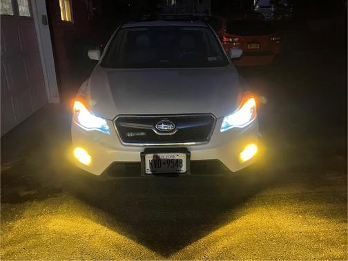 White 2014 Subaru XV Crosstrek Hybrid 2.0i Hybrid Touring