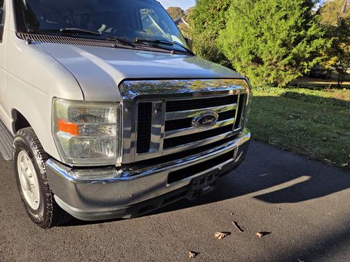 2013 Ford E350 Super Duty XLT