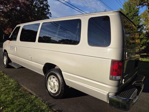 2013 Ford E350 Super Duty XLT