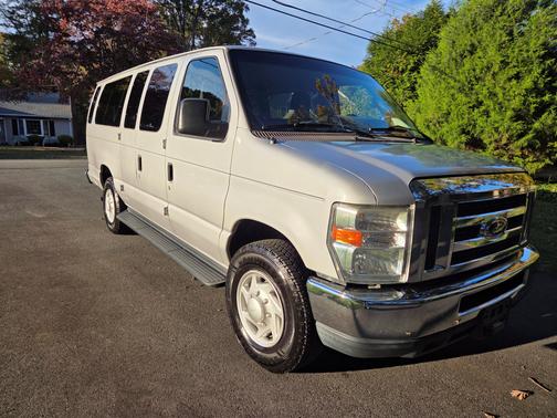 2013 Ford E350 Super Duty XLT
