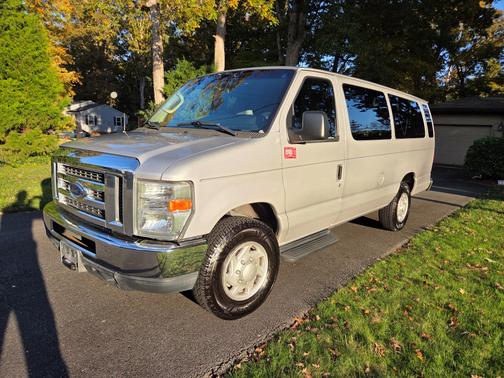 2013 Ford E350 Super Duty XLT