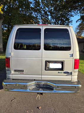 2013 Ford E350 Super Duty XLT