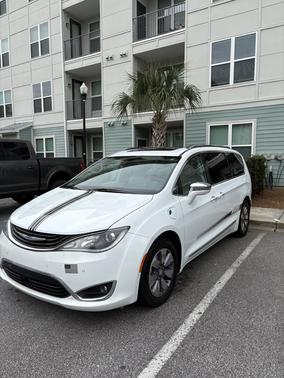 White 2018 Chrysler Pacifica Hybrid Limited