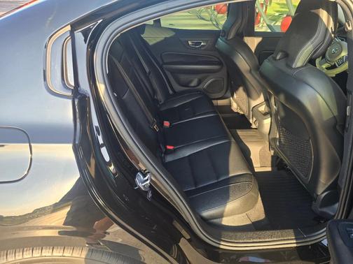 Black 2021 Volvo S60 T5 Momentum