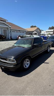 Black 2003 Chevrolet S-10 Base