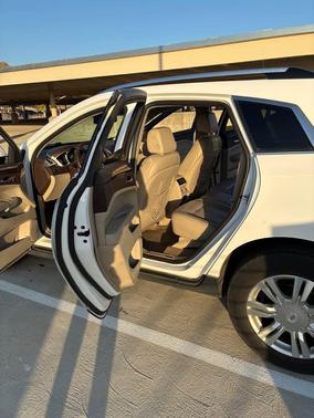 White 2011 Cadillac SRX Luxury Collection