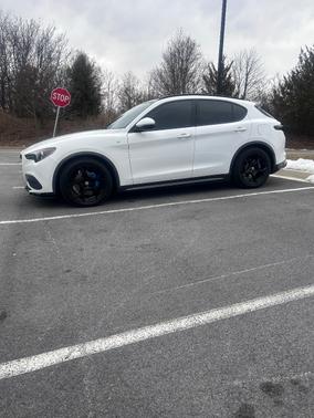 White 2022 Alfa Romeo Stelvio Ti