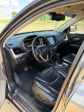 Silver 2017 Jeep Cherokee Limited