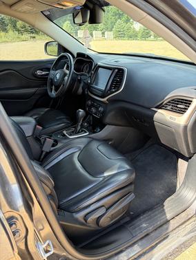 Silver 2017 Jeep Cherokee Limited