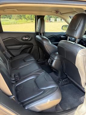 Silver 2017 Jeep Cherokee Limited