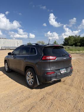 Silver 2017 Jeep Cherokee Limited