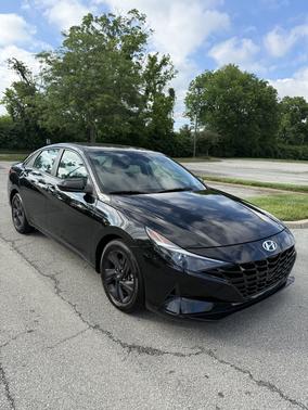 Black 2022 Hyundai ELANTRA SEL