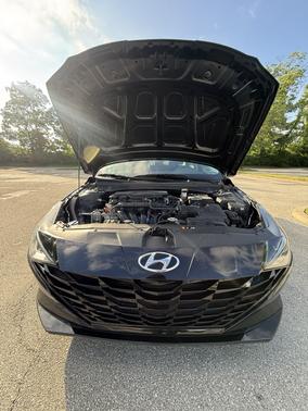 Black 2022 Hyundai ELANTRA SEL