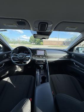 Black 2022 Hyundai ELANTRA SEL
