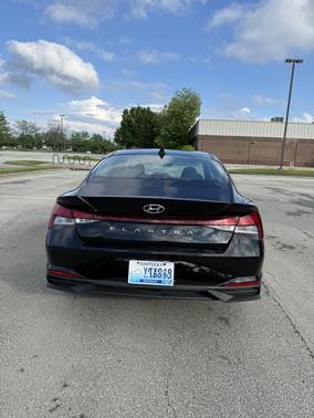 Black 2022 Hyundai ELANTRA SEL