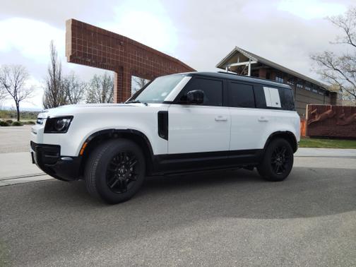 2024 Land Rover Defender 110 P400 X-Dynamic SE