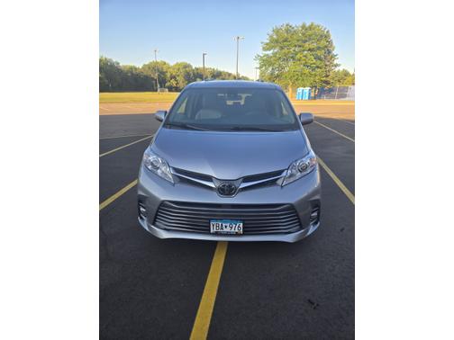 Silver 2018 Toyota Sienna XLE Premium