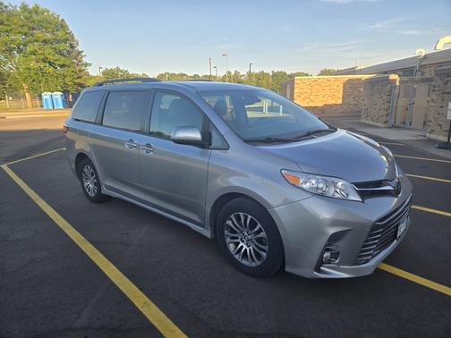 Silver 2018 Toyota Sienna XLE Premium