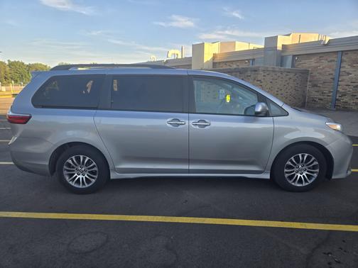 Silver 2018 Toyota Sienna XLE Premium