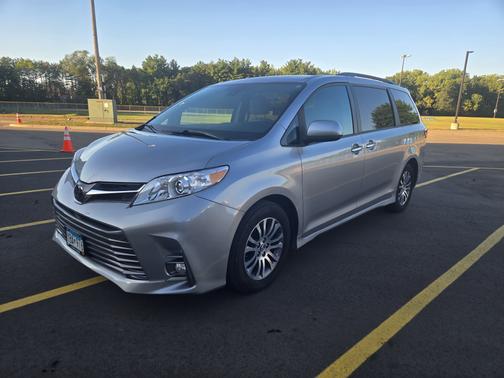 Silver 2018 Toyota Sienna XLE Premium